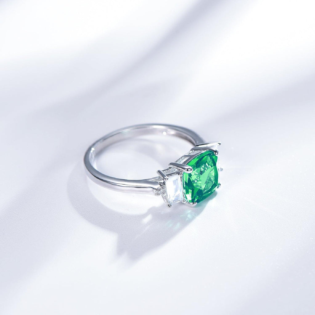 Emerald Green Engagement Ring - Trendolla Jewelry